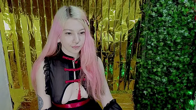 Snapshot of Sansarella chatting on 03/12/25, 08:10 Sansarella online show from 03/12/25, 08:10