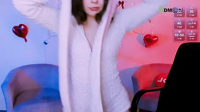 mia mooon  online show from 04/28/26, 10:42