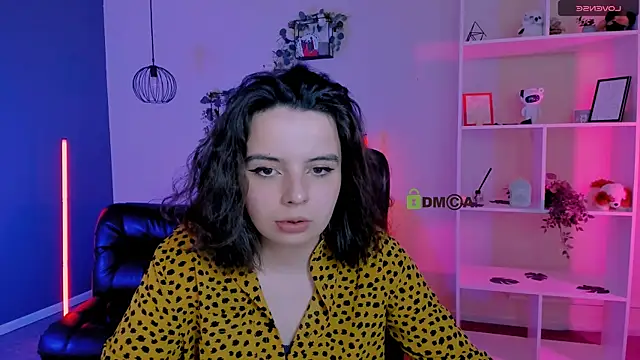 mia mooon  online show from 05/06/26, 08:52