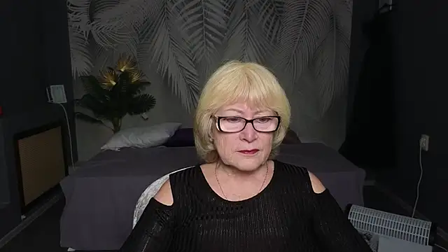 Zuri Zodiac online show from 04/16/26, 07:20