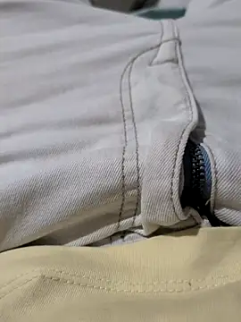 Snapshot of genzzi__ chatting on 04/24/26, 07:49 genzzi online show from 04/24/26, 07:49