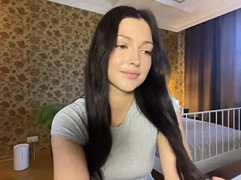 Snapshot of Miley_Shine chatting on 04/11/26, 01:15 Miley Shine online show from 04/11/26, 01:15