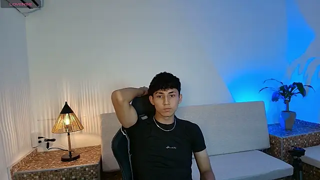 Valentino Rey online show from 04/10/26, 01:05