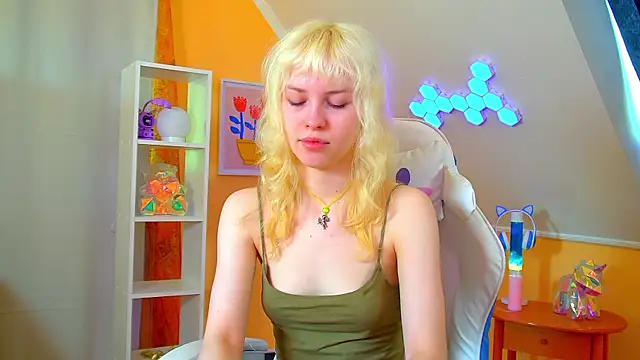 Snapshot of HannahHollis chatting on 06/03/26, 06:16 HannahHollis online show from 06/03/26, 06:16