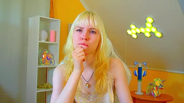 Snapshot of HannahHollis chatting on 07/16/26, 06:08 HannahHollis online show from 07/16/26, 06:08