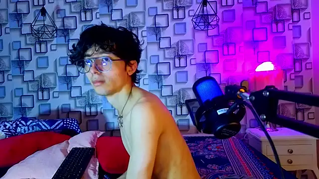Twink Sebas7 online show from 04/25/26, 01:41