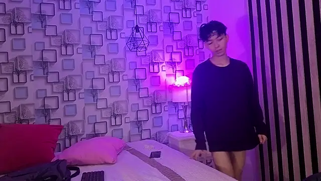 Snapshot of Twink_Sebas7 chatting on 06/18/26, 12:20 Twink Sebas7 online show from 06/18/26, 12:20