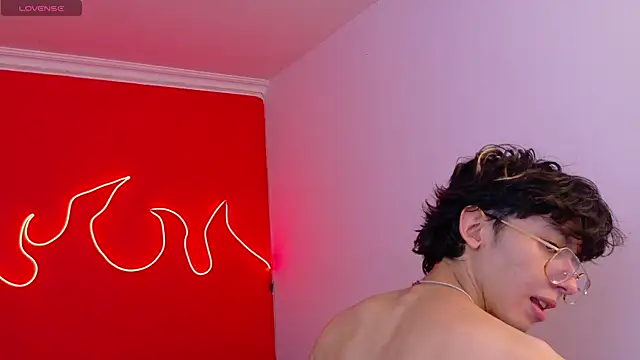 Snapshot of Twink_Sebas7 chatting on 07/17/26, 03:35 Twink Sebas7 online show from 07/17/26, 03:35
