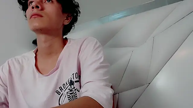 Snapshot of Shirowitheb chatting on 04/10/26, 01:05 Shirowitheb online show from 04/10/26, 01:05