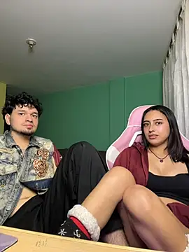 hotlatinocouple   online show from 05/15/26, 11:34