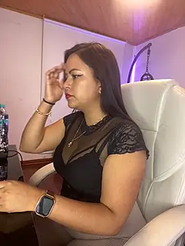 Snapshot of MIA_ROSSEEE chatting on 04/20/26, 03:26 MIA ROSSEEE online show from 04/20/26, 03:26