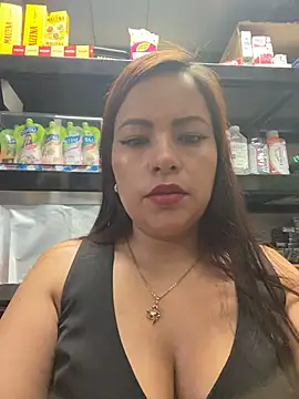 Snapshot of MIA_ROSSEEE chatting on 05/25/26, 12:11 MIA ROSSEEE online show from 05/25/26, 12:11