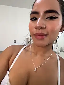 ZaraReyes online show from 05/07/26, 12:10