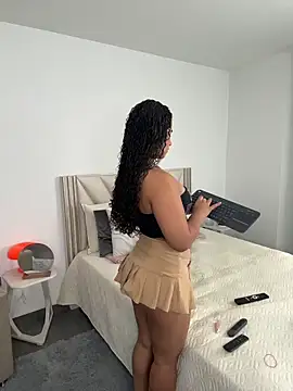 ZaraReyes online show from 06/11/26, 12:03