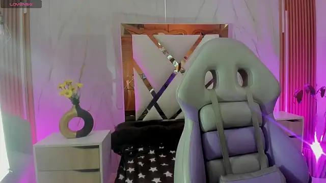 Snapshot of phamelaa_1 chatting on 04/10/26, 04:06 phamelaa 1 online show from 04/10/26, 04:06