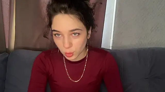 Snapshot of Angeliheee chatting on 04/14/26, 10:32 Angeliheee online show from 04/14/26, 10:32