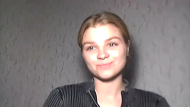 Snapshot of ElizaCrowe chatting on 04/13/26, 04:01 ElizaCrowe online show from 04/13/26, 04:01