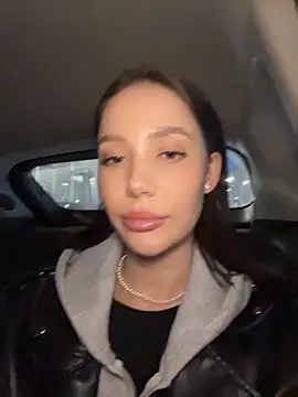 Snapshot of BabyFawn chatting on 04/10/26, 06:01 BabyFawn online show from 04/10/26, 06:01