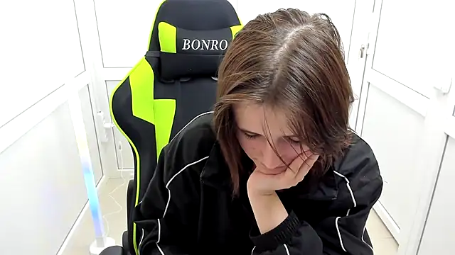 GoldenKiss online show from 04/16/26, 06:47