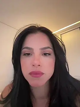 Snapshot of LOUISEE__ chatting on 04/16/26, 02:07 LOUISEE online show from 04/16/26, 02:07
