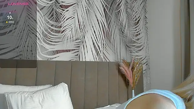 Lizzyvega online show from 05/01/26, 01:54