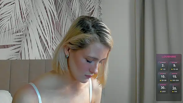 Lizzyvega online show from 05/08/26, 01:55