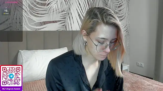 Lizzyvega online show from 05/25/26, 01:55