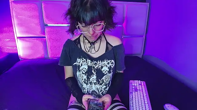 Snapshot of BadEmyXO chatting on 07/11/26, 04:15 BadEmyXO online show from 07/11/26, 04:15