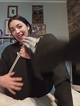 Snapshot of thailycupcake chatting on 04/14/26, 01:17 thailycupcake online show from 04/14/26, 01:17