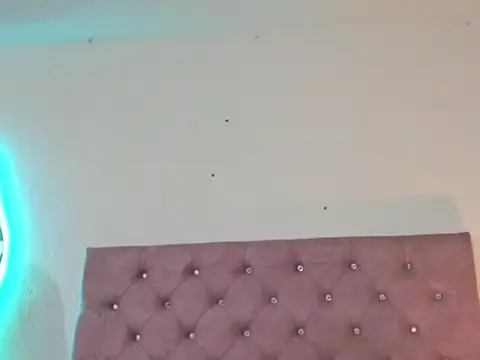 Snapshot of laurenlaine chatting on 04/17/26, 12:02 laurenlaine online show from 04/17/26, 12:02