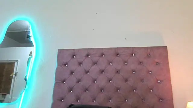 Snapshot of laurenlaine chatting on 05/21/26, 04:03 laurenlaine online show from 05/21/26, 04:03