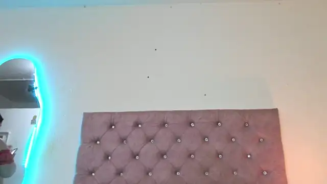 Snapshot of laurenlaine chatting on 06/17/26, 10:54 laurenlaine online show from 06/17/26, 10:54