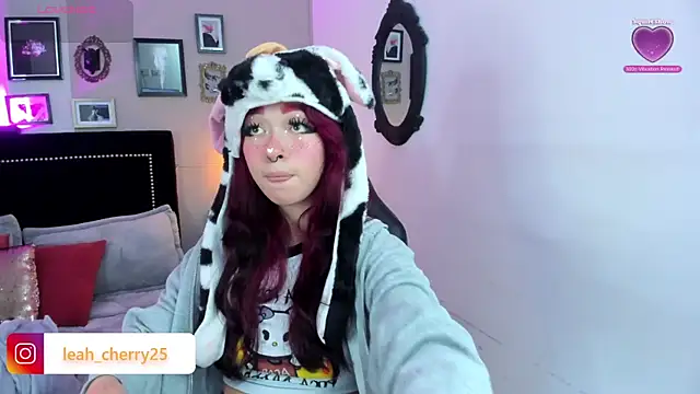 Snapshot of Leah_cherry chatting on 05/25/26, 08:59 Leah cherry online show from 05/25/26, 08:59