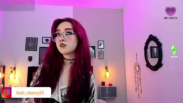 Snapshot of Leah_cherry chatting on 06/17/26, 09:16 Leah cherry online show from 06/17/26, 09:16