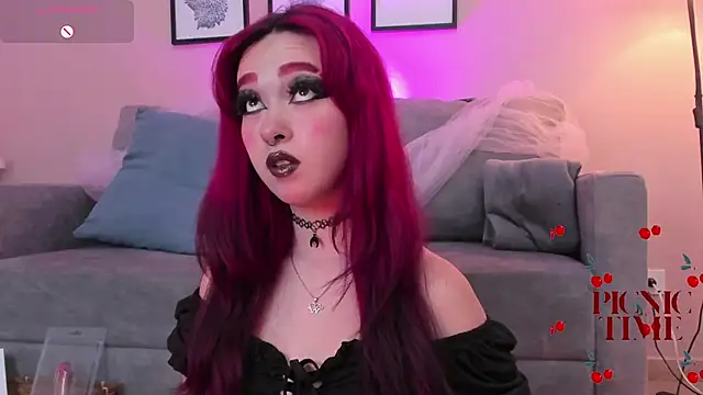Snapshot of Leah_cherry chatting on 06/18/26, 10:25 Leah cherry online show from 06/18/26, 10:25