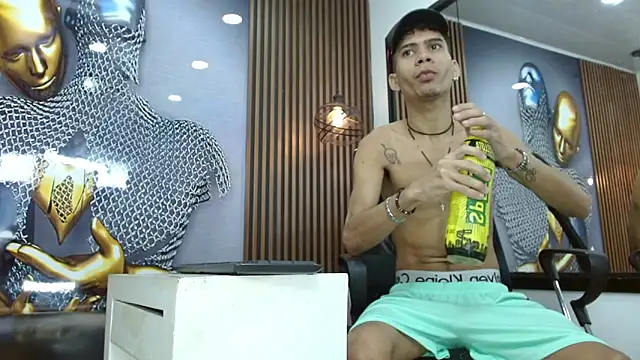Snapshot of Skinny_cute_Alyer chatting on 04/18/26, 02:15 Skinny cute Alyer online show from 04/18/26, 02:15