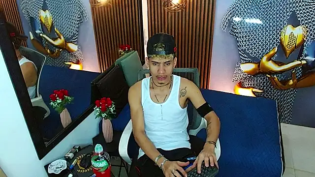 Snapshot of Skinny_cute_Alyer chatting on 05/26/26, 02:18 Skinny cute Alyer online show from 05/26/26, 02:18