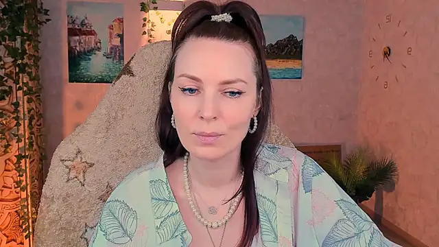 Snapshot of LanaRadiance chatting on 04/27/26, 02:37 LanaRadiance online show from 04/27/26, 02:37