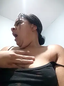 Snapshot of sexybronwlatin chatting on 04/10/26, 08:41 sexybronwlatin online show from 04/10/26, 08:41