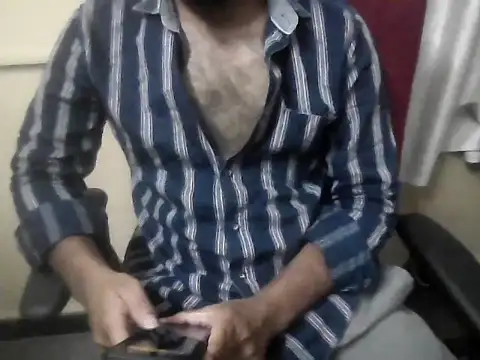 Snapshot of desimuslimboy4uncles chatting on 04/13/26, 01:27 desimuslimboy4uncles online show from 04/13/26, 01:27