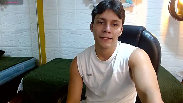 Snapshot of Zayn_clausen chatting on 05/12/26, 05:32 Zayn clausen online show from 05/12/26, 05:32