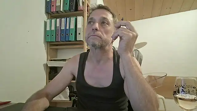 Snapshot of nue52 chatting on 07/23/26, 08:29 nue52 online show from 07/23/26, 08:29
