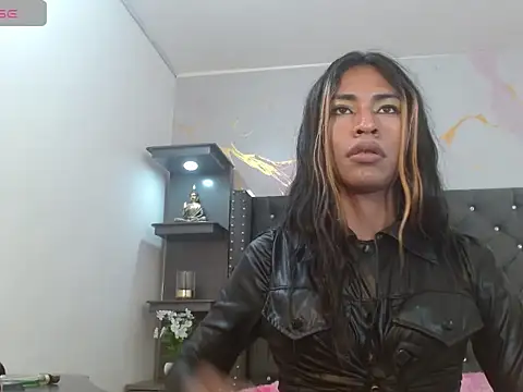 Naomisaenz01 online show from 05/30/26, 06:54