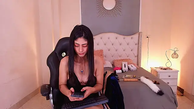 Snapshot of elizabeth_santos1 chatting on 06/29/26, 10:15 elizabeth santos1 online show from 06/29/26, 10:15