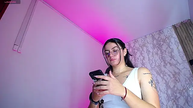 Snapshot of Miss_Merlin_ chatting on 04/19/26, 04:23 Miss Merlin online show from 04/19/26, 04:23