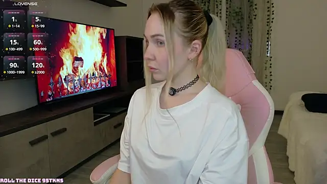 Snapshot of xxYourHoney chatting on 04/10/26, 11:42 xxYourHoney online show from 04/10/26, 11:42