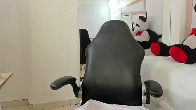 Snapshot of vanel_lope chatting on 05/15/26, 11:45 vanel lope online show from 05/15/26, 11:45