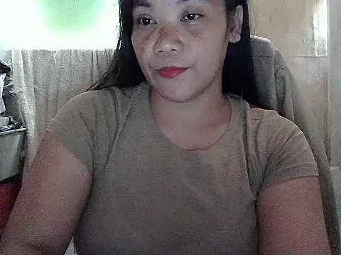 Snapshot of holdmetight21 chatting on 04/22/26, 05:54 holdmetight21 online show from 04/22/26, 05:54