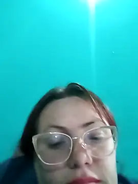 Snapshot of carolinhe26 chatting on 04/16/26, 12:39 carolinhe26 online show from 04/16/26, 12:39