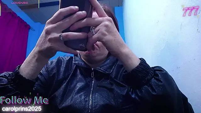 Snapshot of carolinhe26 chatting on 06/19/26, 01:37 carolinhe26 online show from 06/19/26, 01:37